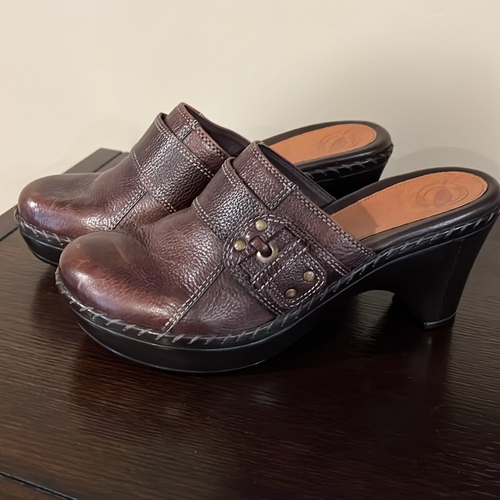 Nurture by Lamaze Clogs. Size 8.5. - Picture 3 of 7